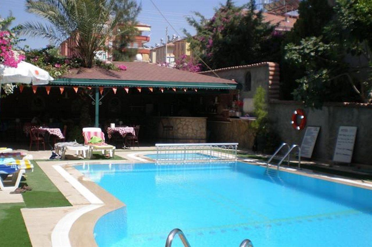 Aparthotel Myra 2*